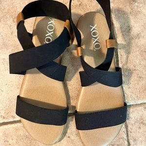 Size 9, flat sandal